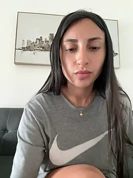 itsmiasofia online show from February 25, 7:45 pm