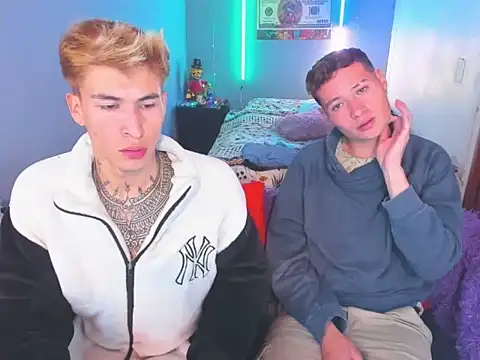 Snapshot of Latin_boysxxxx chatting on February 2, 3:27 am Latin boysxxxx online show from February 2, 3:27 am