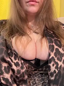 Curvy  Goddess online show from April 15, 3:02 am