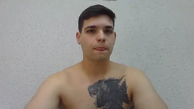 Snapshot of Zure-xxx chatting on July 6, 7:27 pm Zure-xxx online show from July 6, 7:27 pm