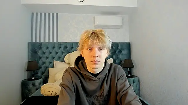 KevinMilky online show from October 22, 2:28 pm