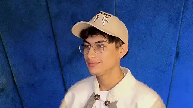 Aaron Eze online show from October 26, 8:48 pm