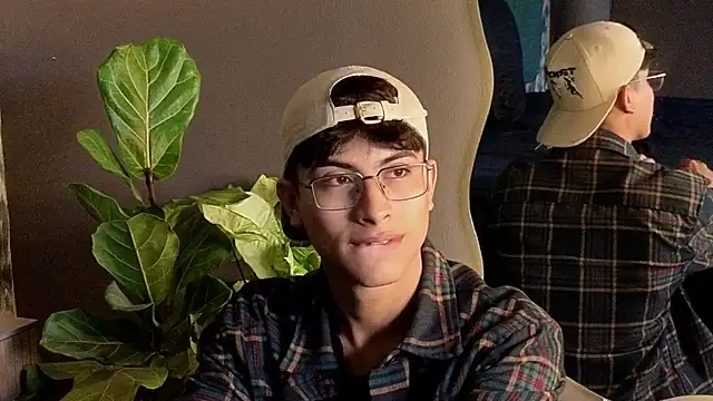 Aaron Eze online show from November 23, 8:52 pm