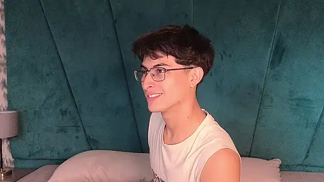 Aaron Eze online show from February 27, 8:31 pm