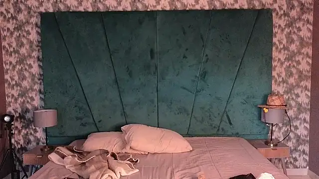 Aaron Eze online show from April 3, 12:03 pm