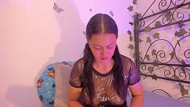 Snapshot of CarolinneMiller chatting on February 25, 1:10 pm CarolinneMiller online show from February 25, 1:10 pm