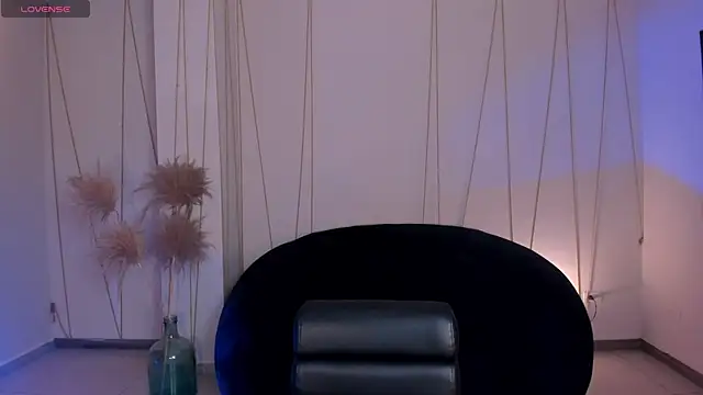 AnnieMonroe1 online show from December 14, 1:05 pm