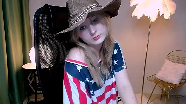Snapshot of ScarlettScril chatting on November 21, 9:41 am ScarlettScril online show from November 21, 9:41 am