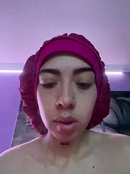 Snapshot of Mariam_cuttee chatting on May 20, 3:07 pm Mariam cuttee online show from May 20, 3:07 pm
