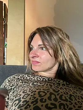 kinkysarahx online show from June 25, 8:19 am