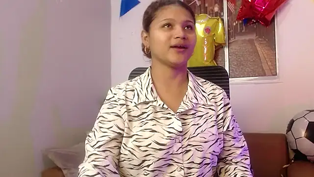 Snapshot of miel_alisha chatting on June 24, 2:27 pm miel alisha online show from June 24, 2:27 pm