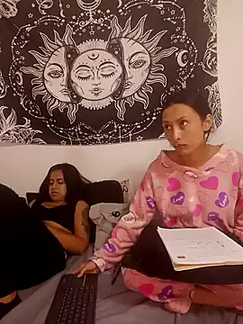 emily n abby online show from March 18, 3:04 pm