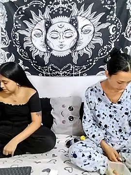 emily n abby online show from April 18, 1:26 pm