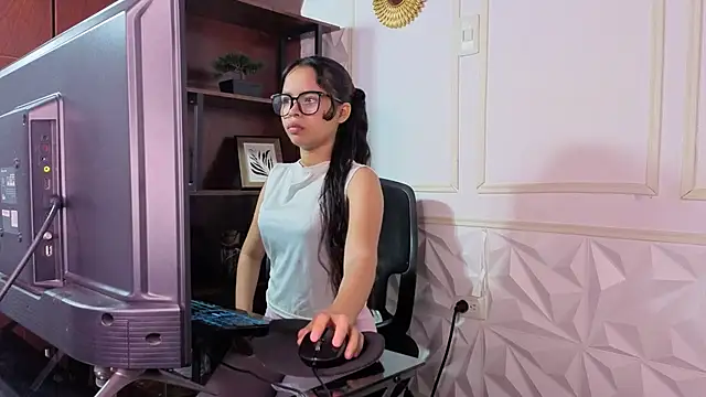 Snapshot of sharon_ivanna12 chatting on May 2, 7:41 pm sharon ivanna12 online show from May 2, 7:41 pm