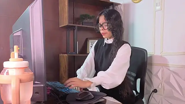 Snapshot of sharon_ivanna12 chatting on May 7, 7:30 pm sharon ivanna12 online show from May 7, 7:30 pm