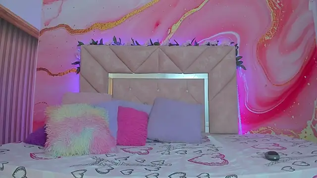 mia  blaze   online show from October 25, 3:25 am