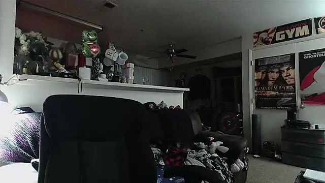 biggerisbetter12 online show from March 27, 7:36 am