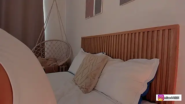 Little Emma 11 online show from February 1, 2:37 pm