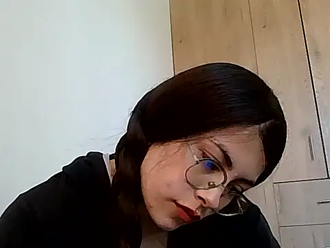 kaileyrivers online show from April 24, 2:52 pm