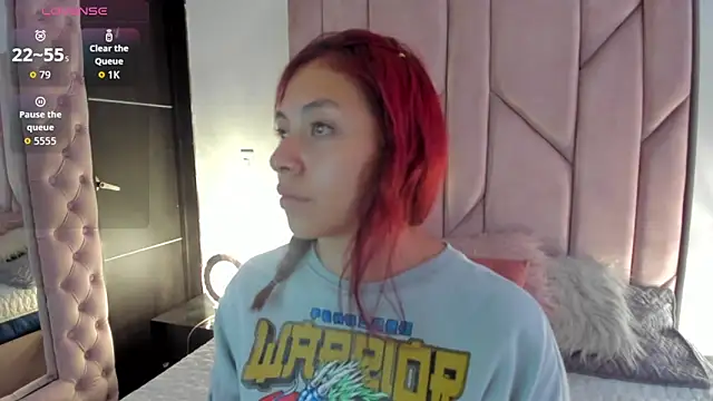 Snapshot of melanie_roux__ chatting on November 6, 1:23 pm melanie roux online show from November 6, 1:23 pm
