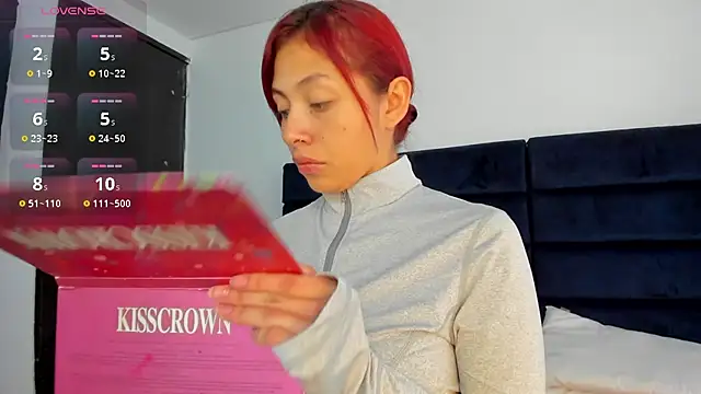 Snapshot of melanie_roux__ chatting on December 2, 12:32 pm melanie roux online show from December 2, 12:32 pm