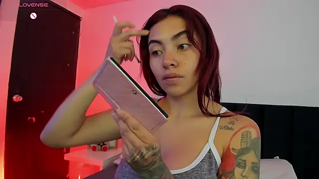 Snapshot of melanie_roux__ chatting on May 7, 12:21 pm melanie roux online show from May 7, 12:21 pm