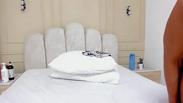 TAYLORMEYER1 online show from April 6, 4:46 am