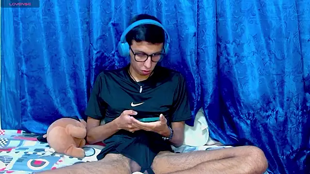 DavTwink3100 online show from March 18, 1:42 am