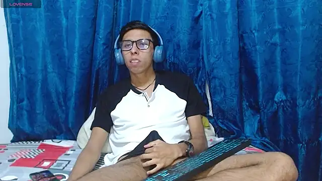 DavTwink3100 online show from April 19, 2:11 am