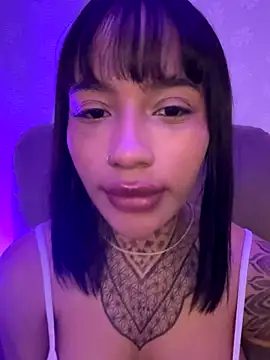 Snapshot of akiira_lee chatting on January 8, 2:25 am akiira lee online show from January 8, 2:25 am