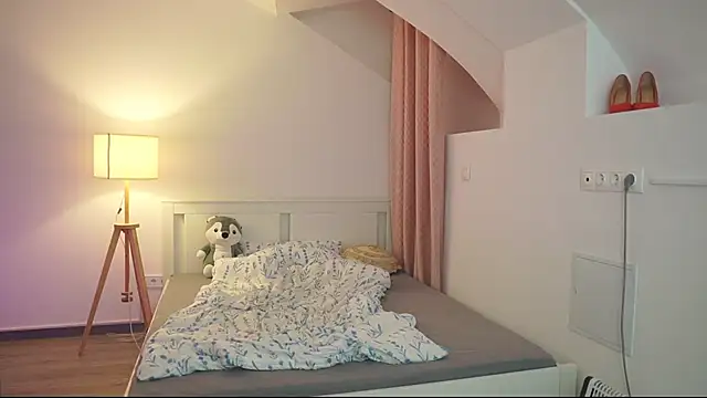 lisa mccoy  online show from April 7, 6:19 pm