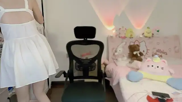 Onecutelittle online show from November 8, 1:17 am