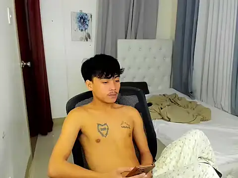 Snapshot of hardcocktwink chatting on November 7, 4:40 pm hardcocktwink online show from November 7, 4:40 pm