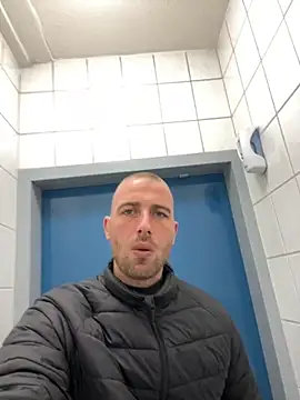 Rotteei1 online show from December 1, 9:36 am