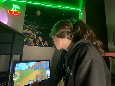 Thedeepwebcutie online show from March 25, 8:42 am