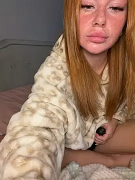 Ellieskyyee1 online show from August 4, 9:17 pm