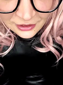 LunaXshade online show from November 3, 6:20 pm