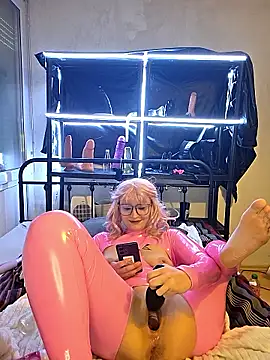 LunaXshade online show from January 9, 2:42 pm