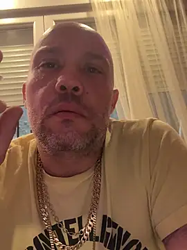 Snapshot of gitanoMad chatting on February 5, 1:21 am gitanoMad online show from February 5, 1:21 am