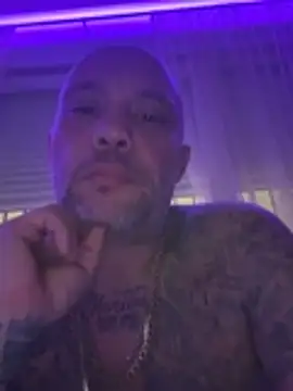 Snapshot of gitanoMad chatting on February 12, 2:06 am gitanoMad online show from February 12, 2:06 am