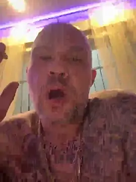 Snapshot of gitanoMad chatting on February 28, 12:11 am gitanoMad online show from February 28, 12:11 am