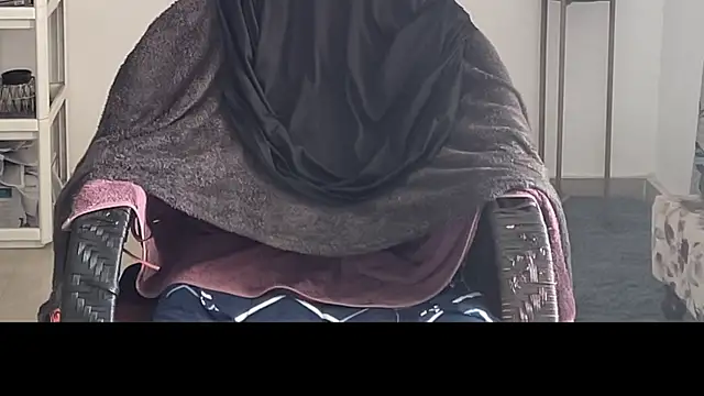 MakeMeAwareAah online show from December 3, 7:16 am