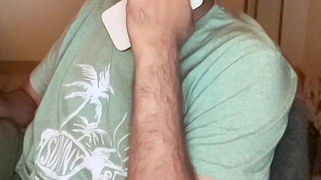 MakeMeAwareAah online show from December 3, 7:23 pm