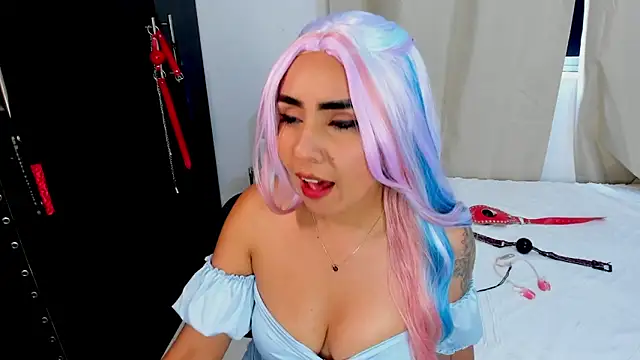 Emilyvalk  online show from February 14, 9:44 pm