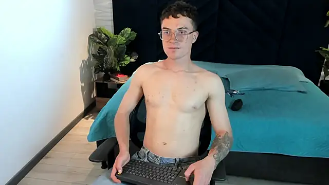 Lil James online show from April 13, 7:52 pm