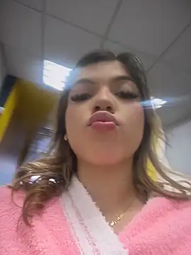 CheekyPeachXXX online show from June 17, 9:16 pm