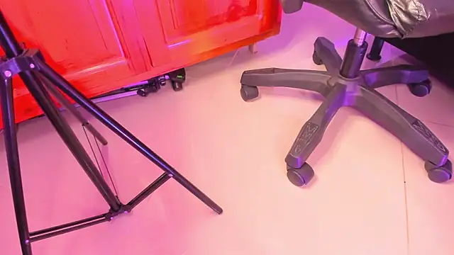 kittymonroe1 online show from April 13, 4:01 pm