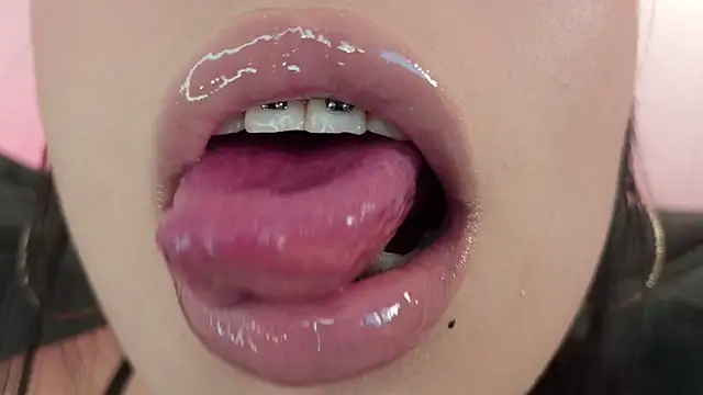 mia roux1 online show from May 28, 10:51 pm