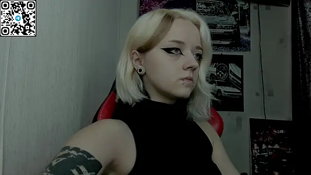 Snapshot of Holy_Mistress_S chatting on July 22, 8:06 am Holy Mistress S online show from July 22, 8:06 am