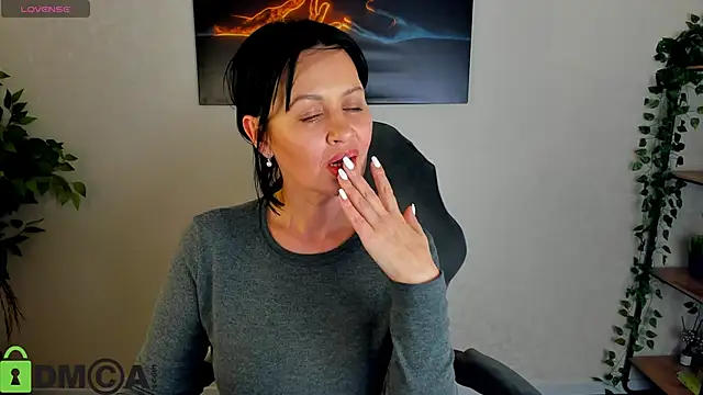 Sara Devills online show from April 1, 1:41 pm